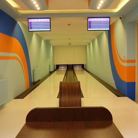 Parton Hotel & Bowling Tiszakécske المظهر الخارجي الصورة