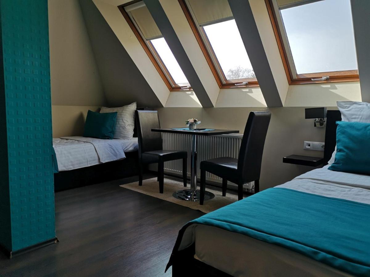 Parton Hotel & Bowling Tiszakécske المظهر الخارجي الصورة