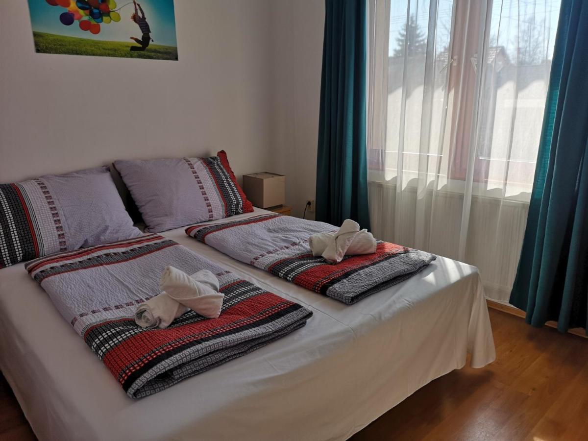 Parton Hotel & Bowling Tiszakécske المظهر الخارجي الصورة