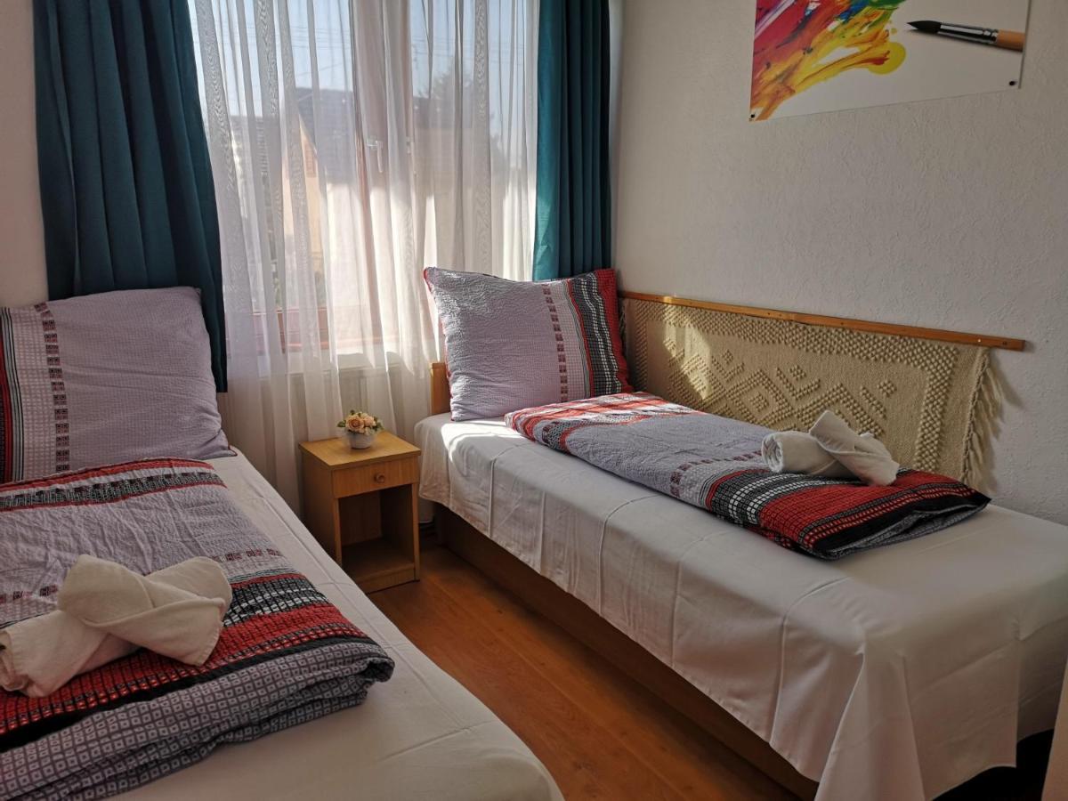 Parton Hotel & Bowling Tiszakécske المظهر الخارجي الصورة